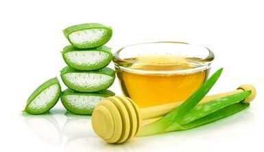 រូបមន្តសម្រាប់របាំង rejuvenating ជាមួយ aloe